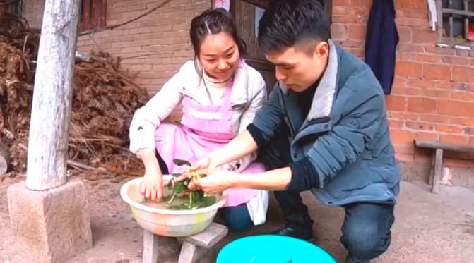 小乔带火了罗妹妹，网友想让四川观察做媒人。