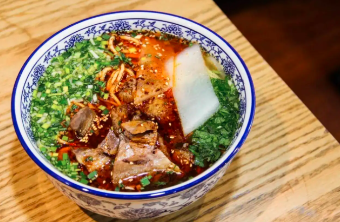老板，大碗兰州牛肉拉面。