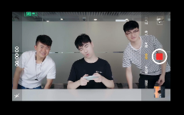 视频里面的人物头像如何换成卡通的？